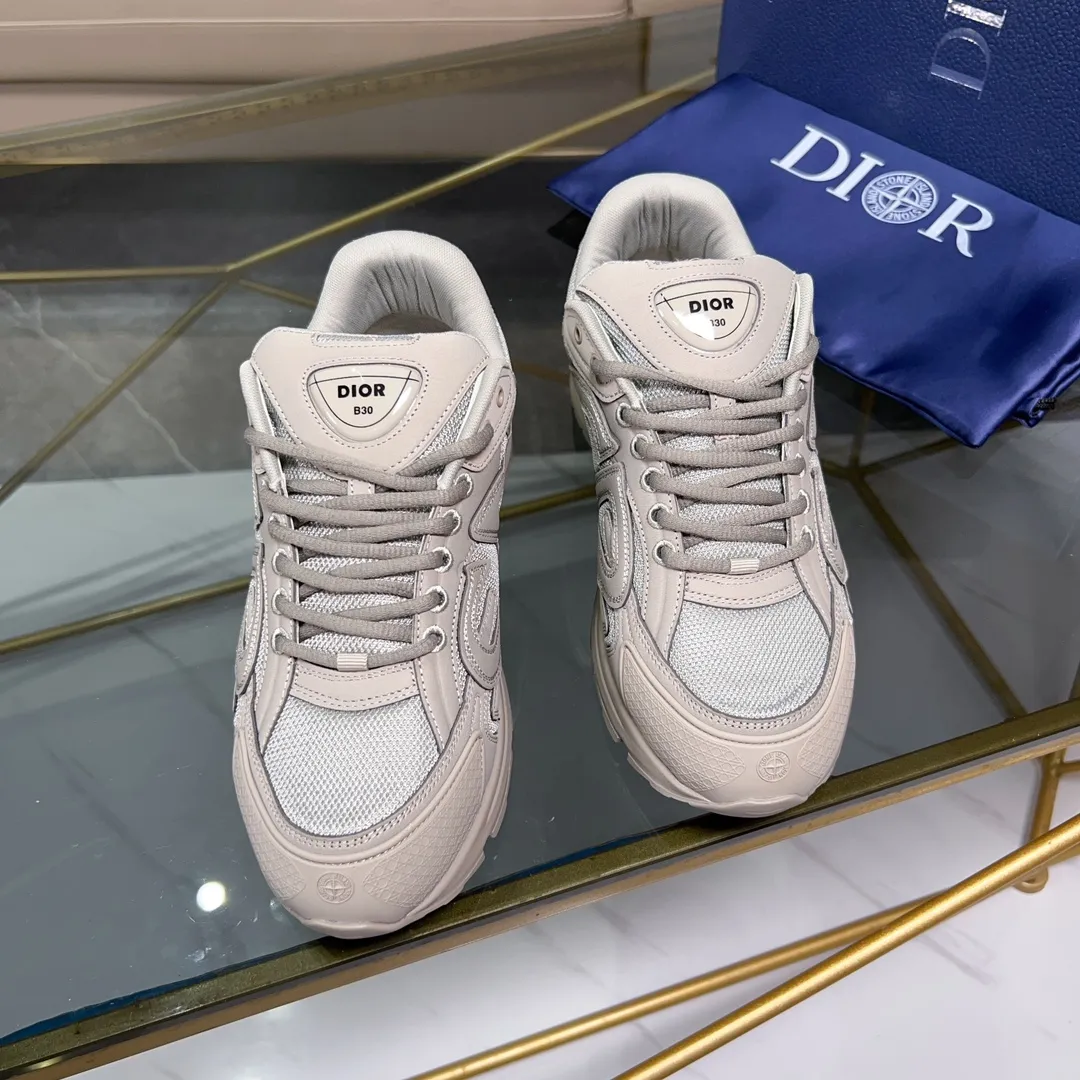 Men's Men's Shoes💰P460💰【DIOR】Dior's new B30 low-top sneakers✅ Carefully crafted from gray mesh fabric and white technical fabric, it features a CD30" graphic logo, and "DIO~B30" and "CD30" logos on the heel and tongue. The extra-light sculpted rubber sole is paired with iconic embellishments to enhance style, and internal stretch details create an ideal and comfortable wearing experience. Can be matched with a variety of casual looks to highlight a fashionable and modern sports style. Size: 38-44 (45 can be customized)